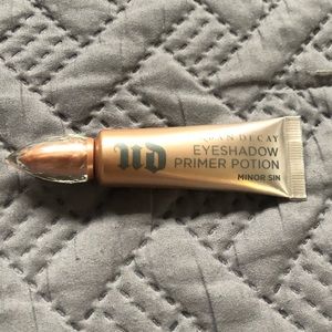 Urban Decay Eyeshadow primer potion
